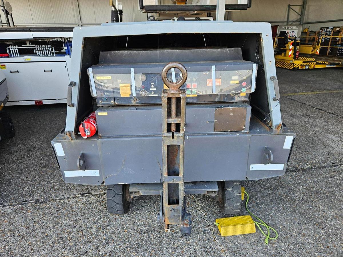 Gebruikt 1995 Houchin C690, 120 kVA w/ 28V