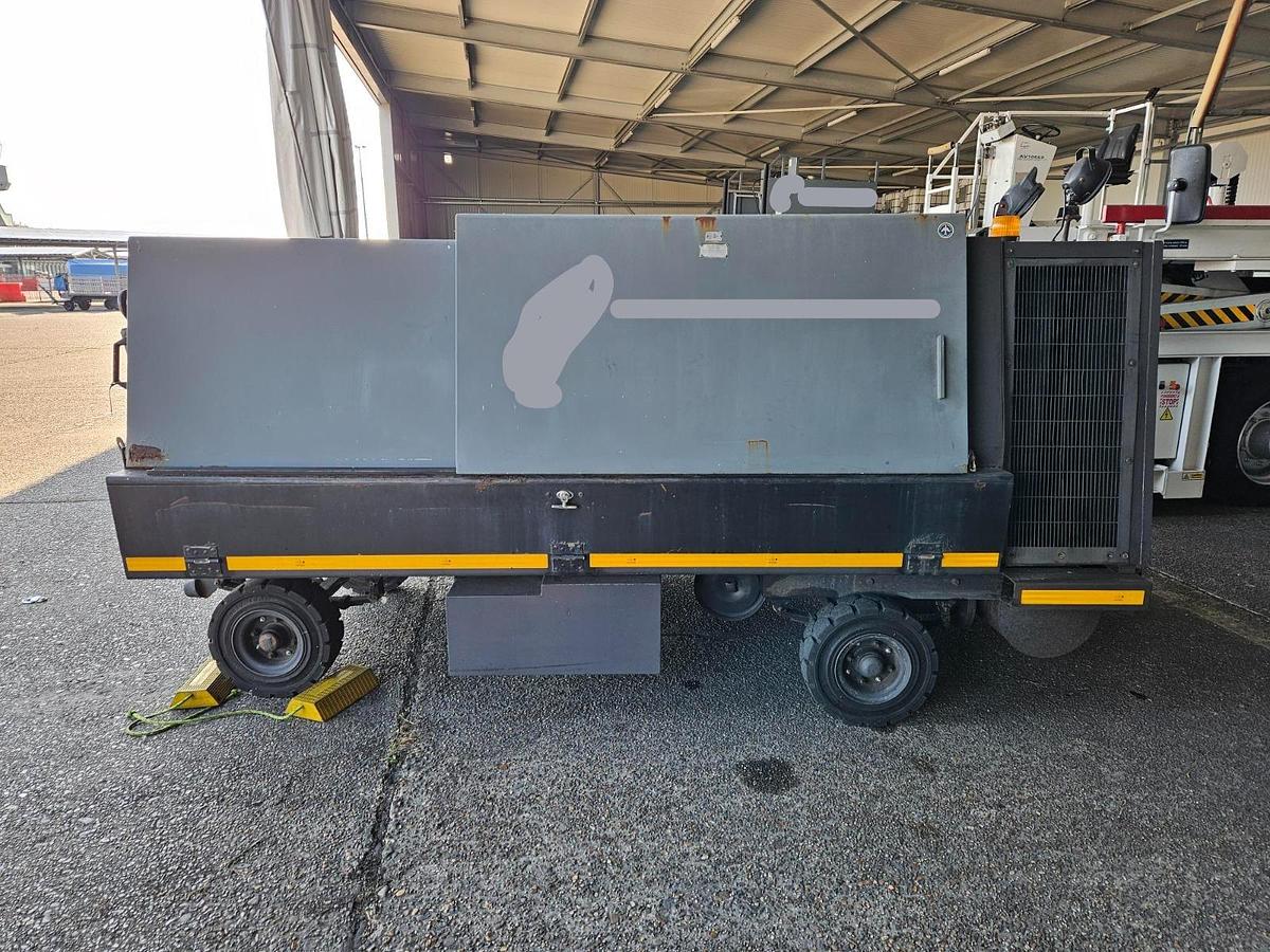 Gebruikt 1995 Houchin C690, 120 kVA w/ 28V