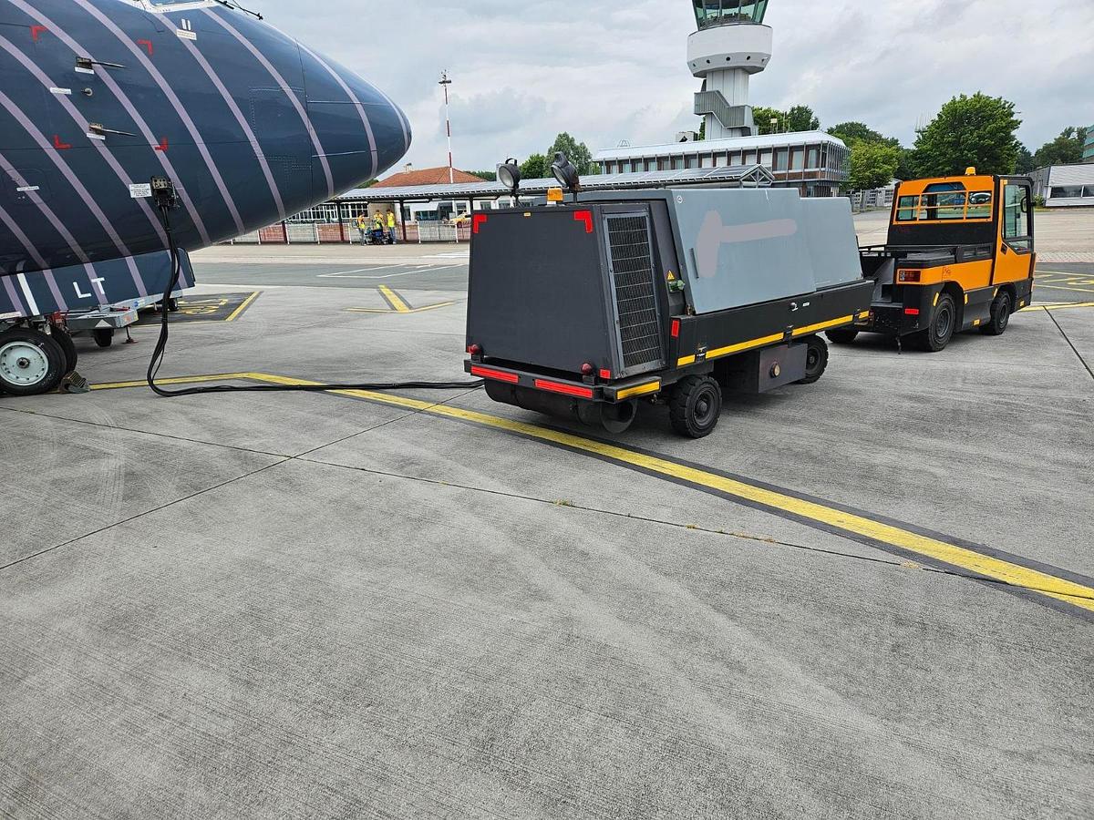 Gebruikt 1995 Houchin C690, 120 kVA w/ 28V