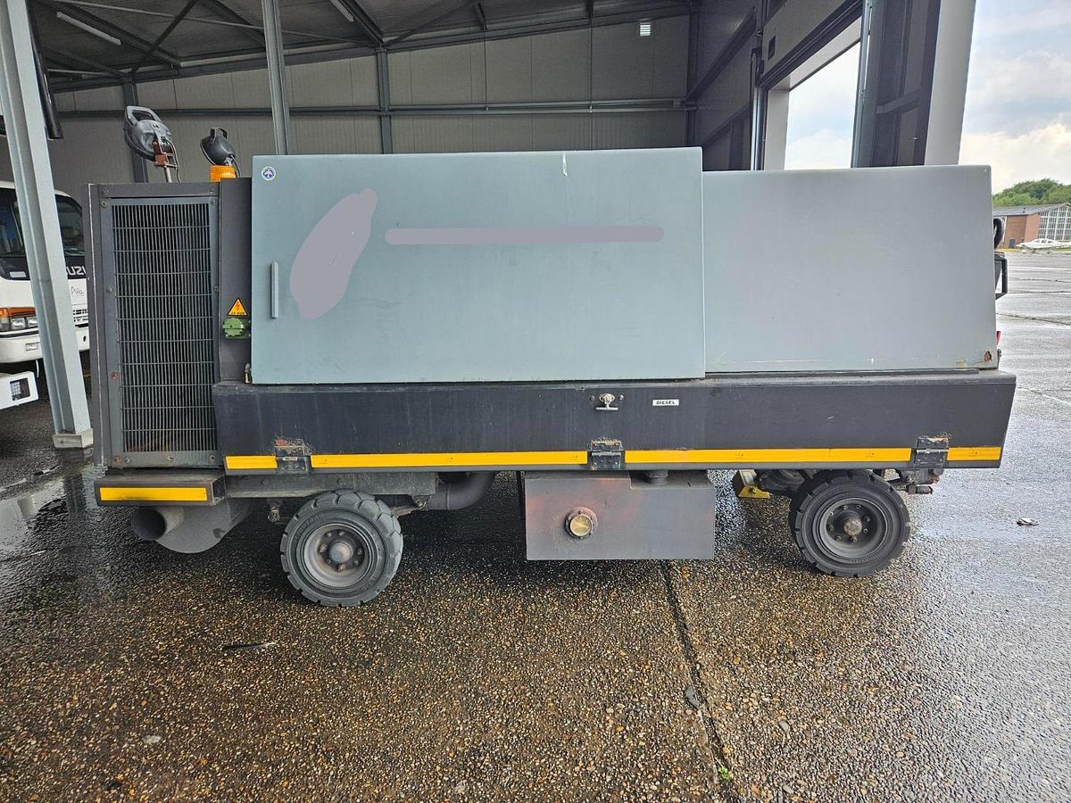 Gebruikt 1995 Houchin C690, 120 kVA w/ 28V