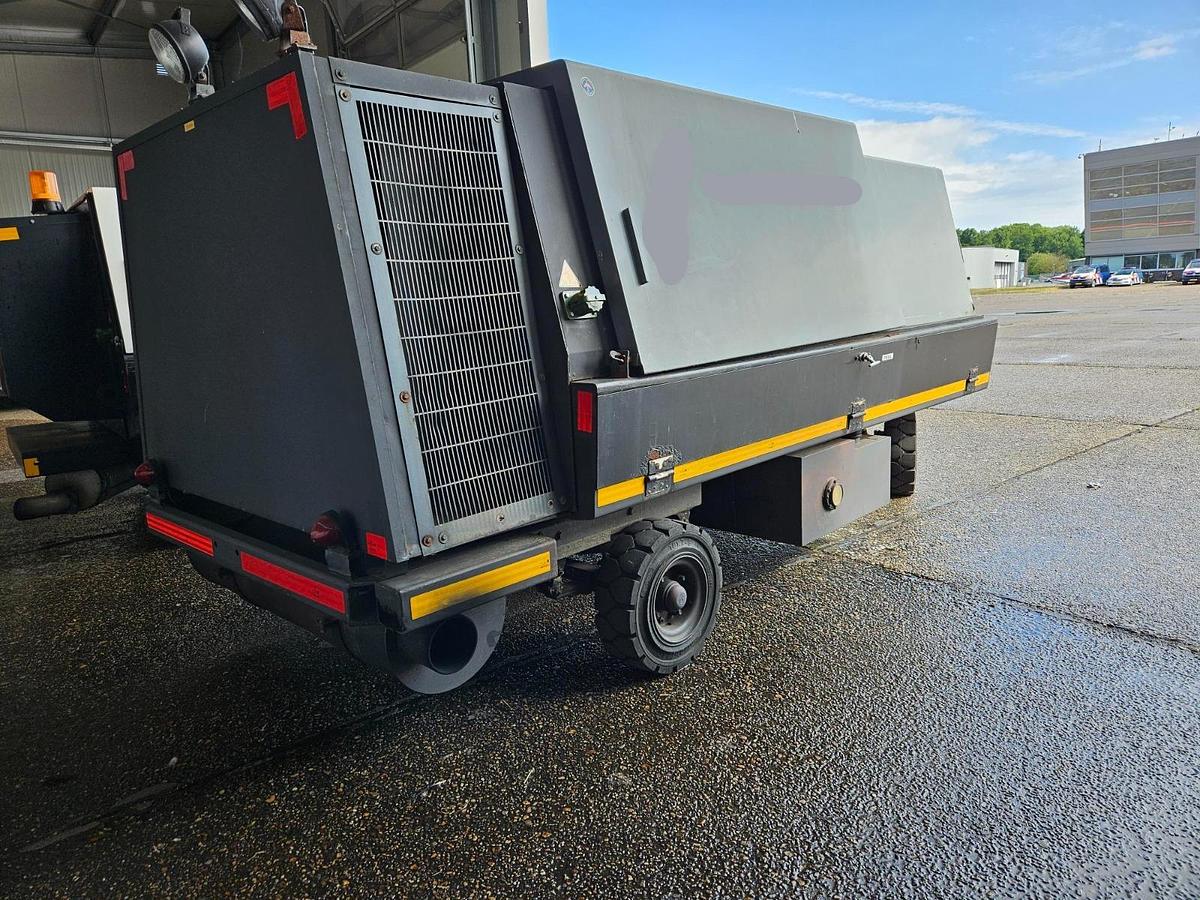 Gebruikt 1995 Houchin C690, 120 kVA w/ 28V