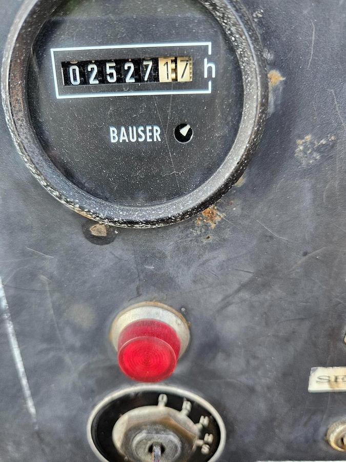 Gebruikt 1995 Houchin C690, 120 kVA w/ 28V