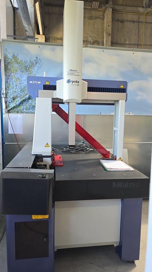 Used 2004 MITUTOYO manual machine