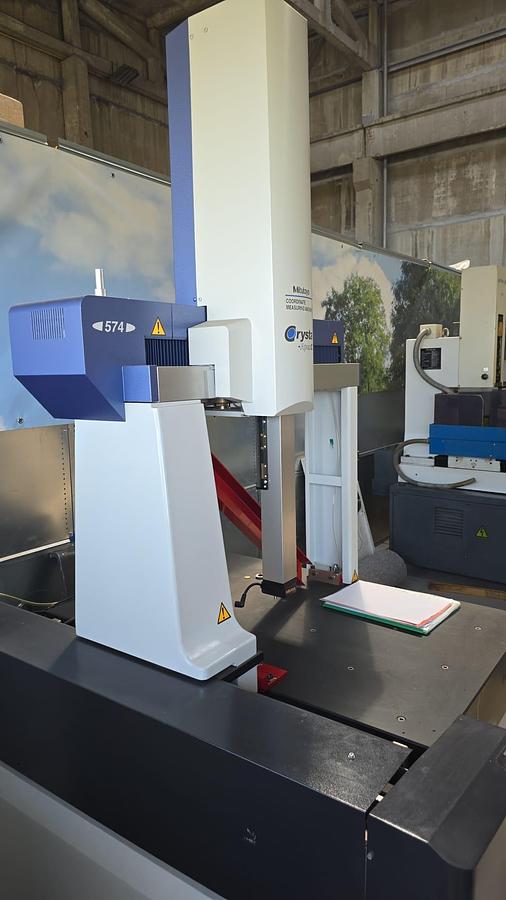 Used 2004 MITUTOYO manual machine