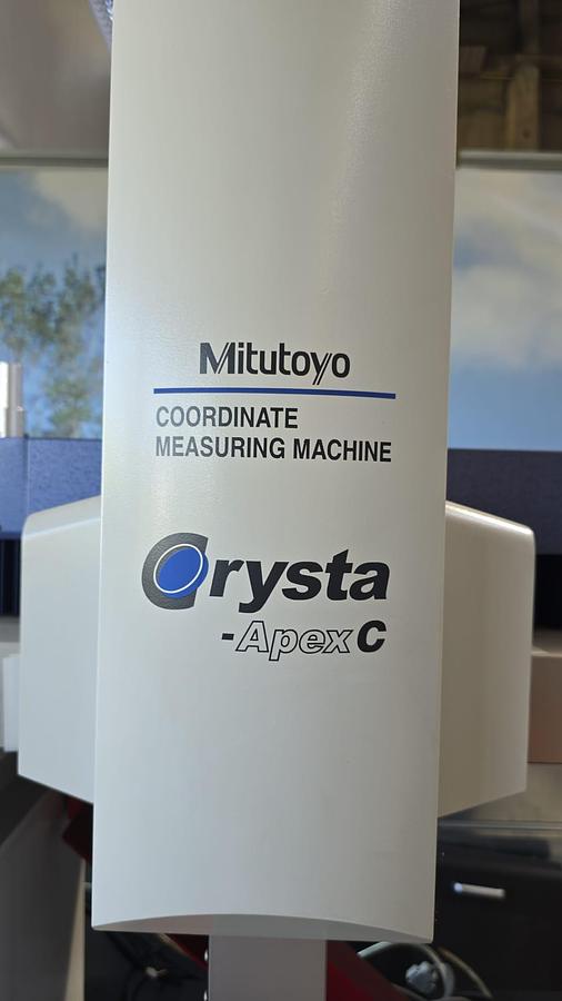 Used 2004 MITUTOYO manual machine