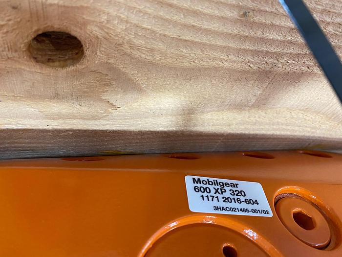 Used ROBOT WRIST IRB6700R/2.6-200 ROBOT ARM (New)