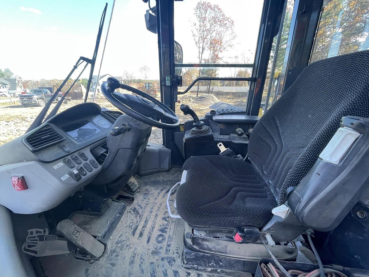 Used 2014 KOMATSU WA320-7