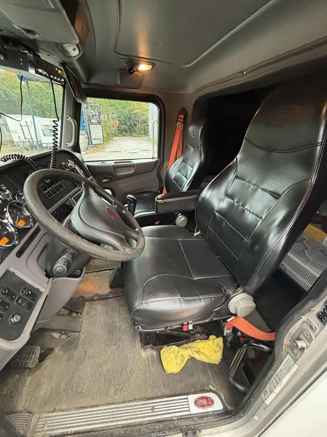 Used 2011 PETERBILT 365