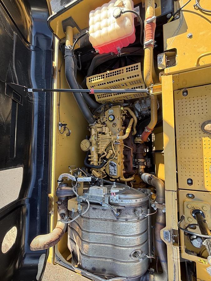 Used 2015 CATERPILLAR 323FL