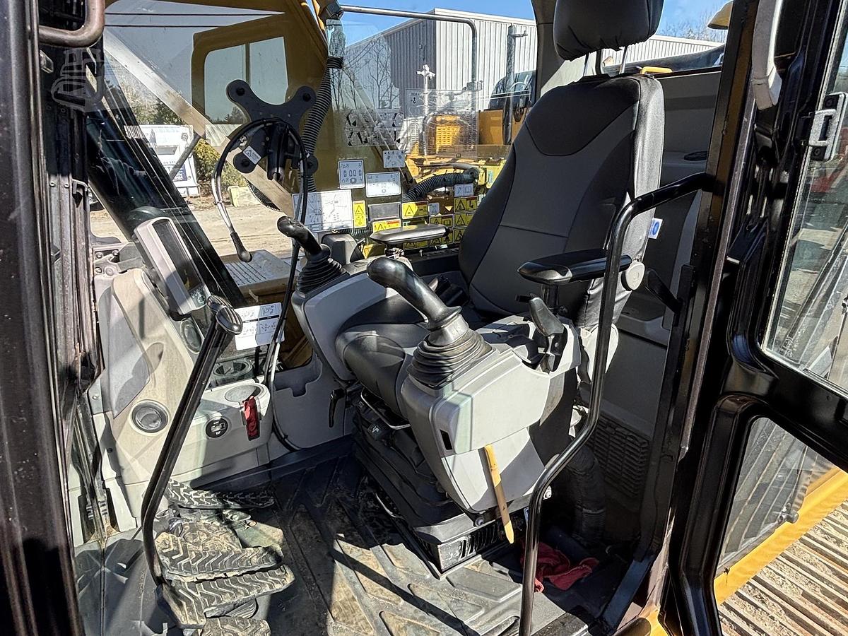 Used 2015 CATERPILLAR 323FL