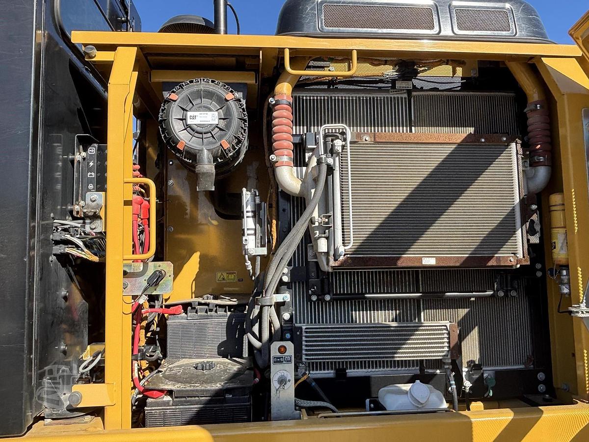 Used 2015 CATERPILLAR 323FL