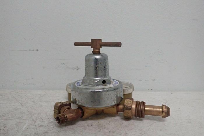 Used Fisher Scientific Company FS-100 Compressed Gas Regulator with CGA-580 Fitting