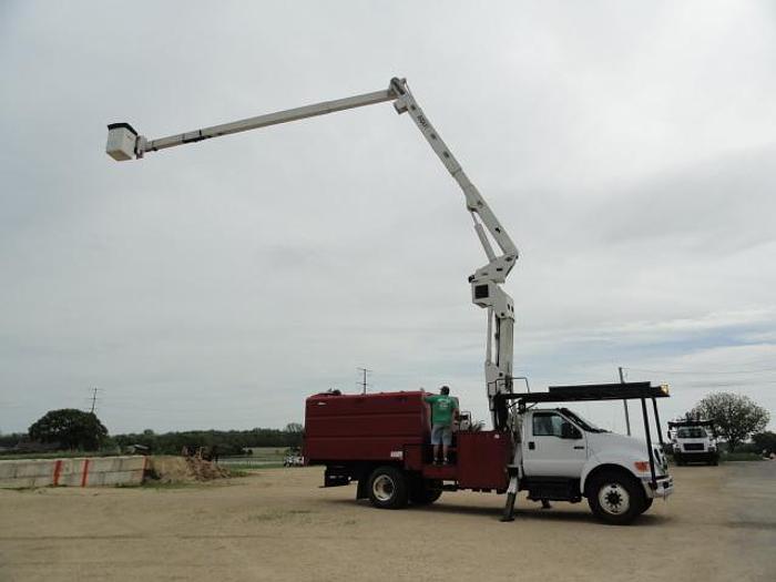 Used 2011 versalift V0270E