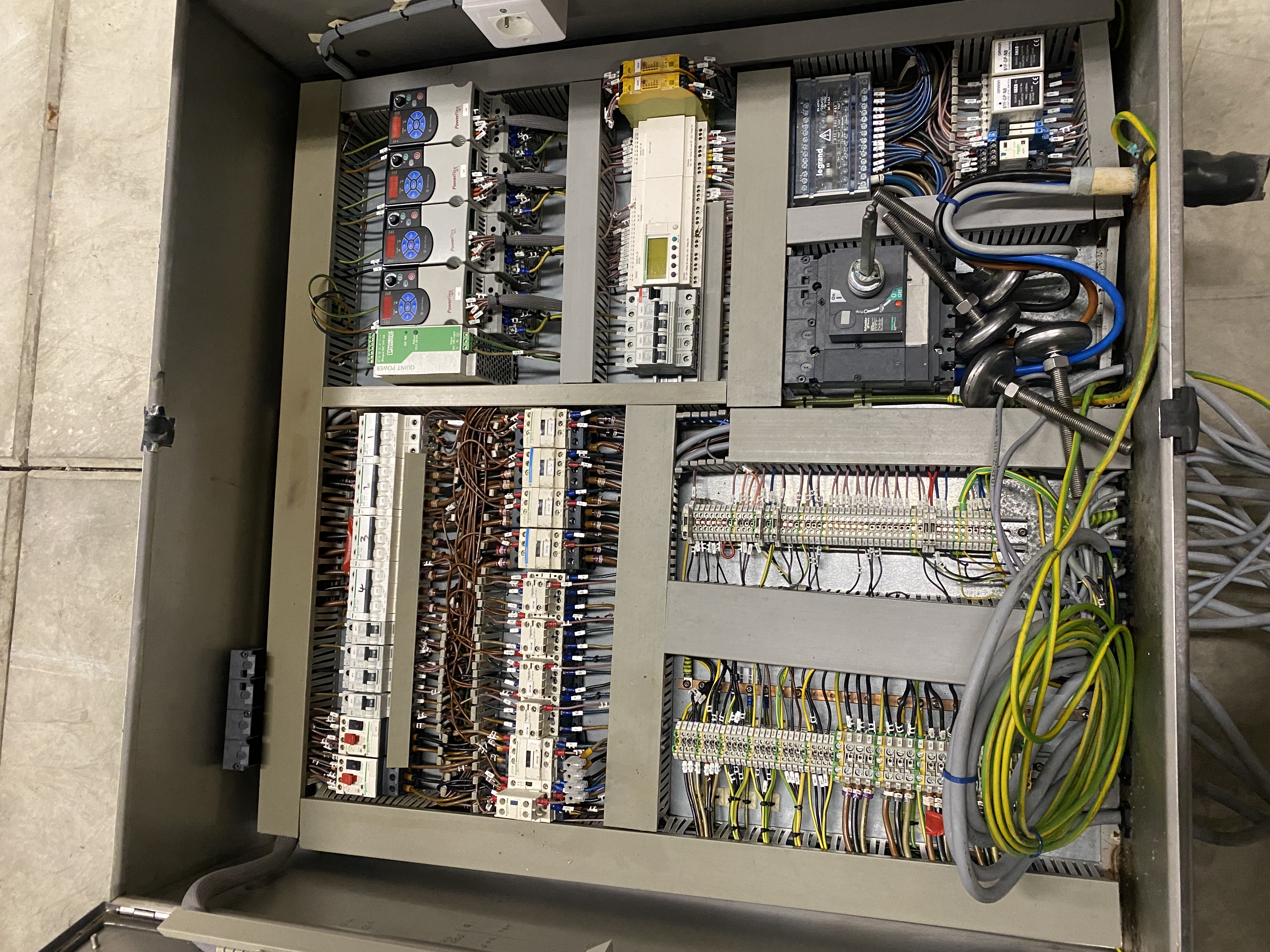 Used Unitech crate washer Single track washer with exit conveyor