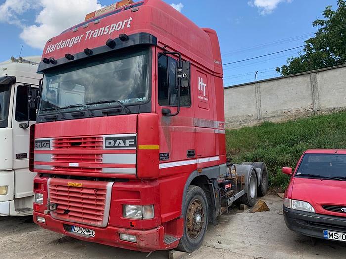 Used 2002 DAF 95.480 XF 6x2 EURO 3 MANUAL 10 TYRES