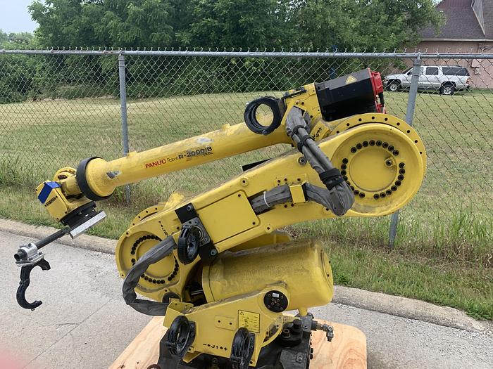 Used 2011 FANUC FANUC R2000iB/125L 6 AXIS ROBOT 125 kg X 3005 mm REACH WITH R30iA CONTROLLER