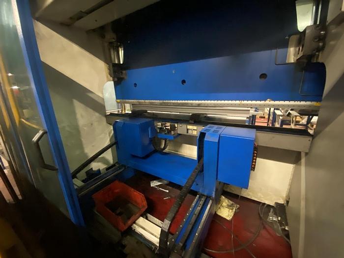 Used 2003 Trumpf TrumaBend V230 CNC Pressbrake