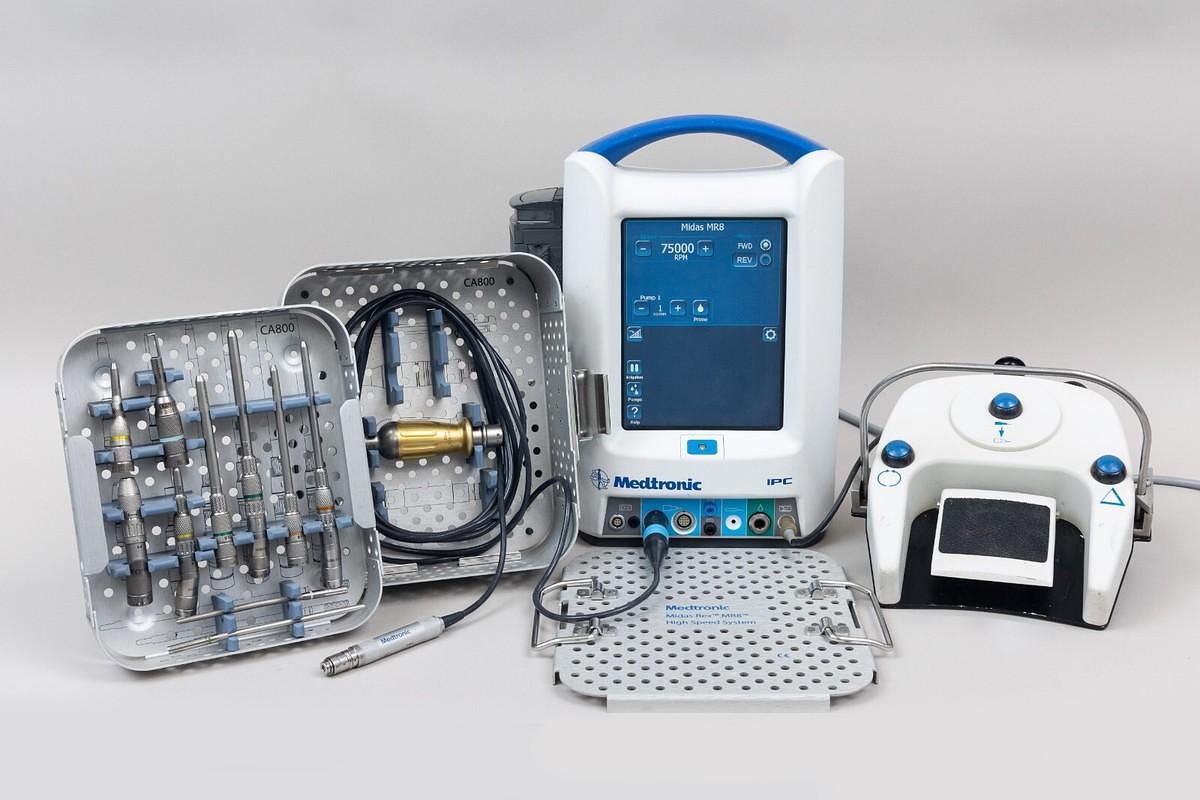 Used Medtronic MR8 EM800 Electric Drill Set