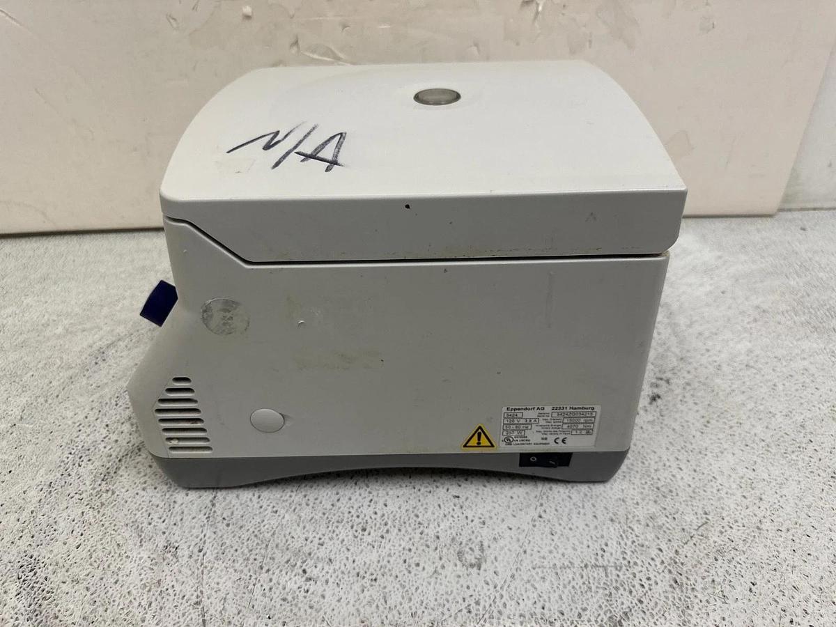 Used Eppendorf 5424 Benchtop Centrifuge w/FA-45-24-11 Rotor, 14680 RPM, 230V