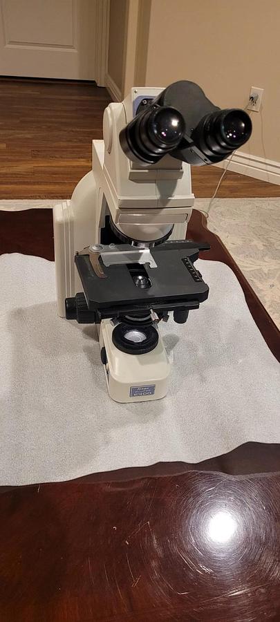 Used Nikon Eclipse E400 Ergo Binocular Microscope with 4X/10X/40X Objectives + Warran