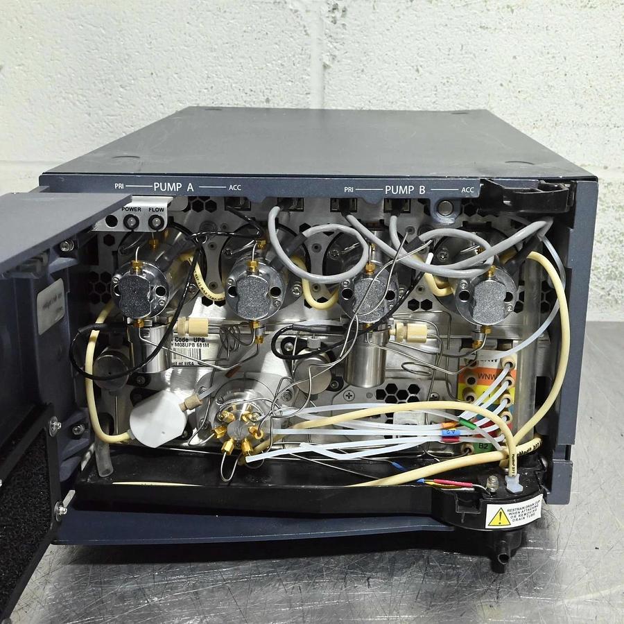 Used Waters Acquity Binary Solvent Manager 186015001 w/ Bottle Tray