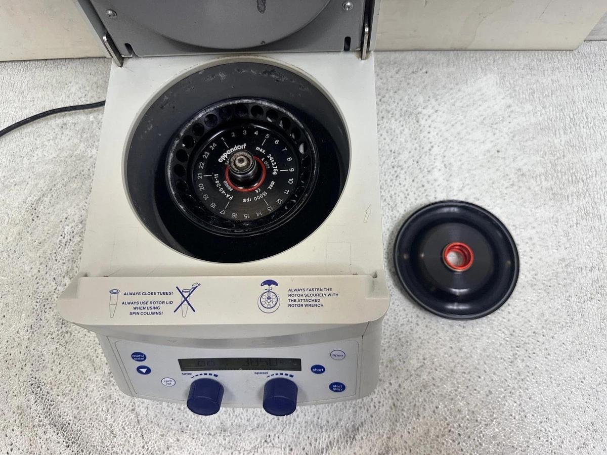 Used Eppendorf 5424 Benchtop Centrifuge w/FA-45-24-11 Rotor, 14680 RPM, 230V