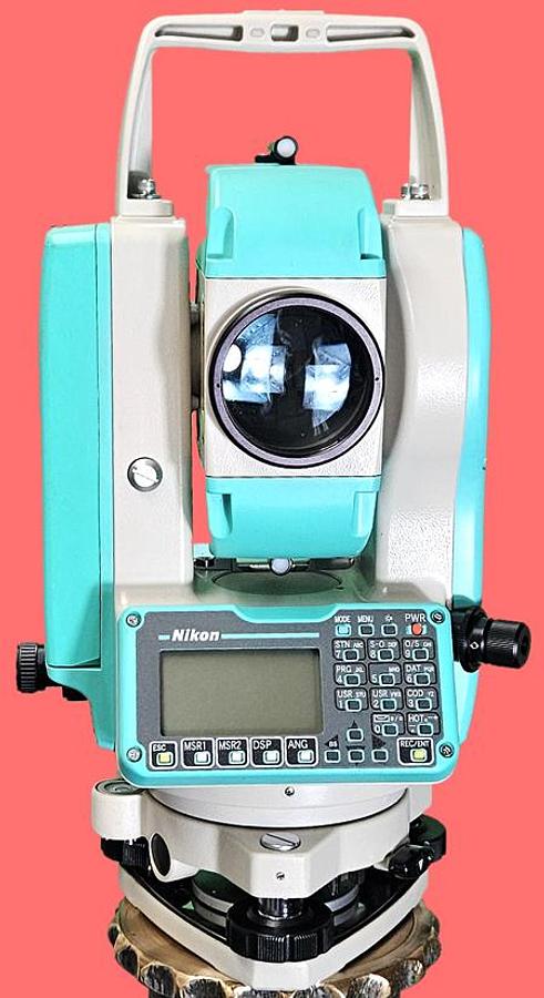nikon-npl-352w.jpg