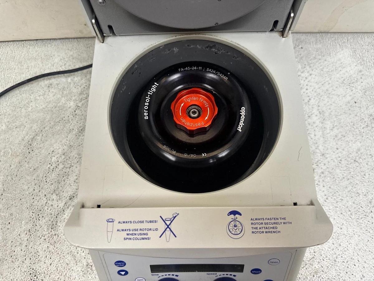 Used Eppendorf 5424 Benchtop Centrifuge w/FA-45-24-11 Rotor, 14680 RPM, 230V
