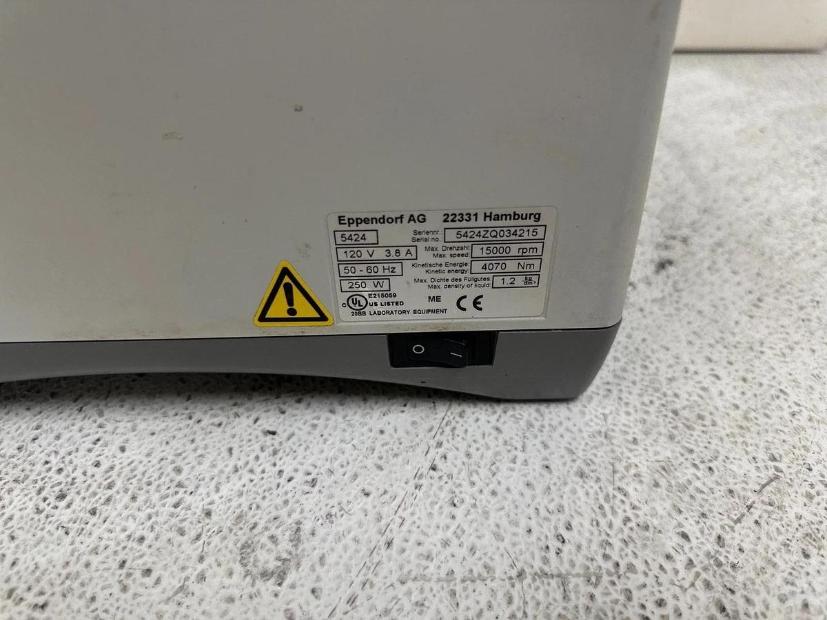 Used Eppendorf 5424 Benchtop Centrifuge w/FA-45-24-11 Rotor, 14680 RPM, 230V