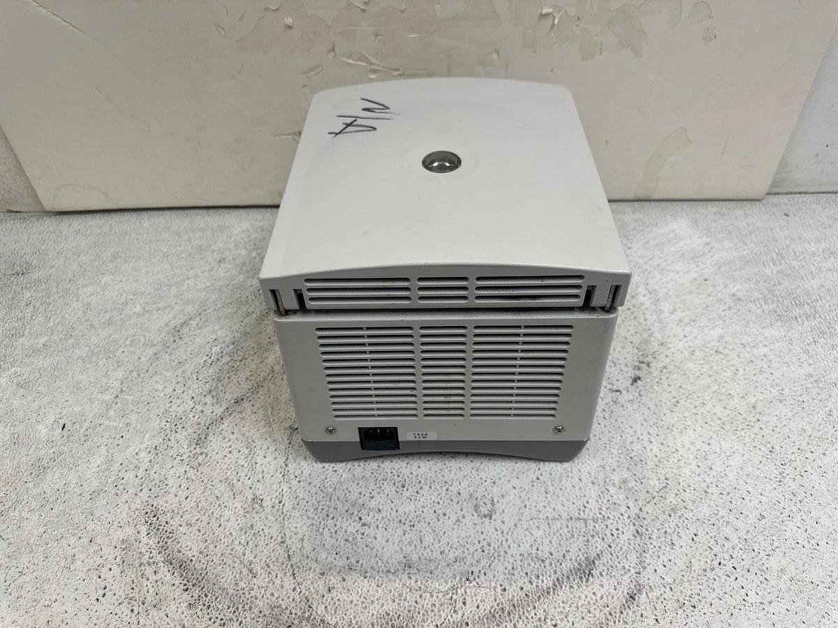 Used Eppendorf 5424 Benchtop Centrifuge w/FA-45-24-11 Rotor, 14680 RPM, 230V