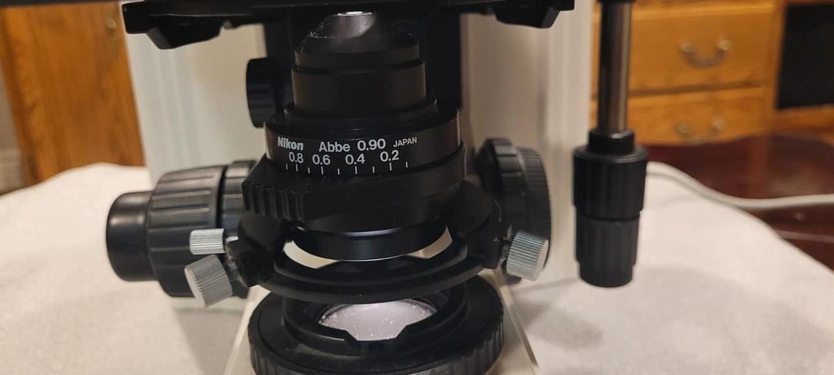 Used Nikon Eclipse E400 Ergo Binocular Microscope with 4X/10X/40X Objectives + Warran