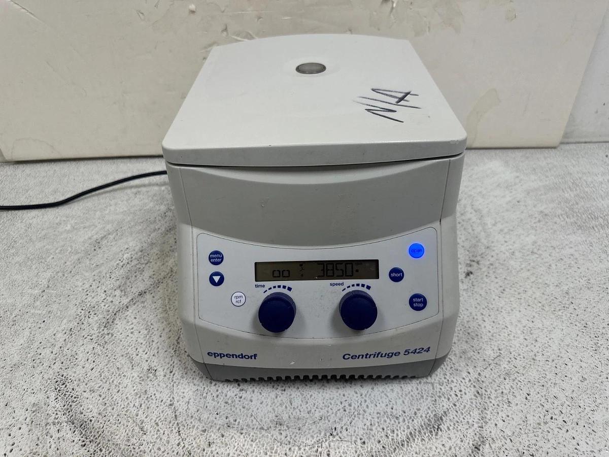 Used Eppendorf 5424 Benchtop Centrifuge w/FA-45-24-11 Rotor, 14680 RPM, 230V