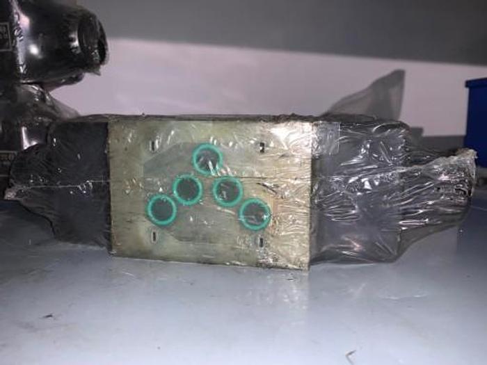 REXROTH 0810001720 5 CHAMBER DIRECTIONAL CONTROL V