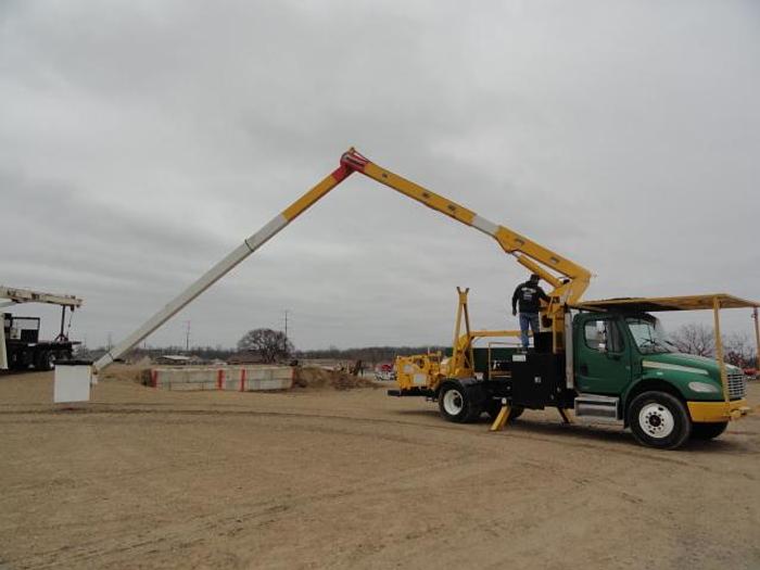 Used 2010 FREIGHTLINER BUSINESS CLASS M2 106