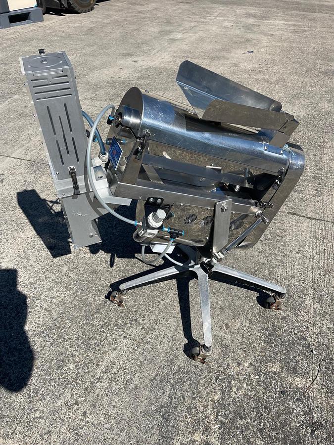 Used George Nutting Tablet/Capsule deduster/polisher