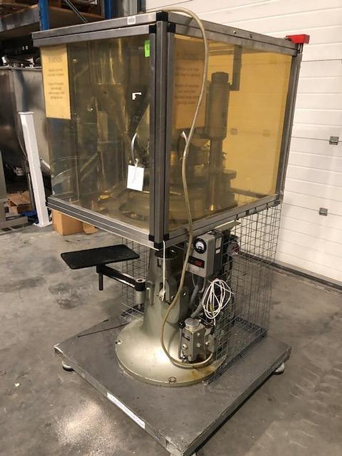 Used D3B  16 station tablet press
