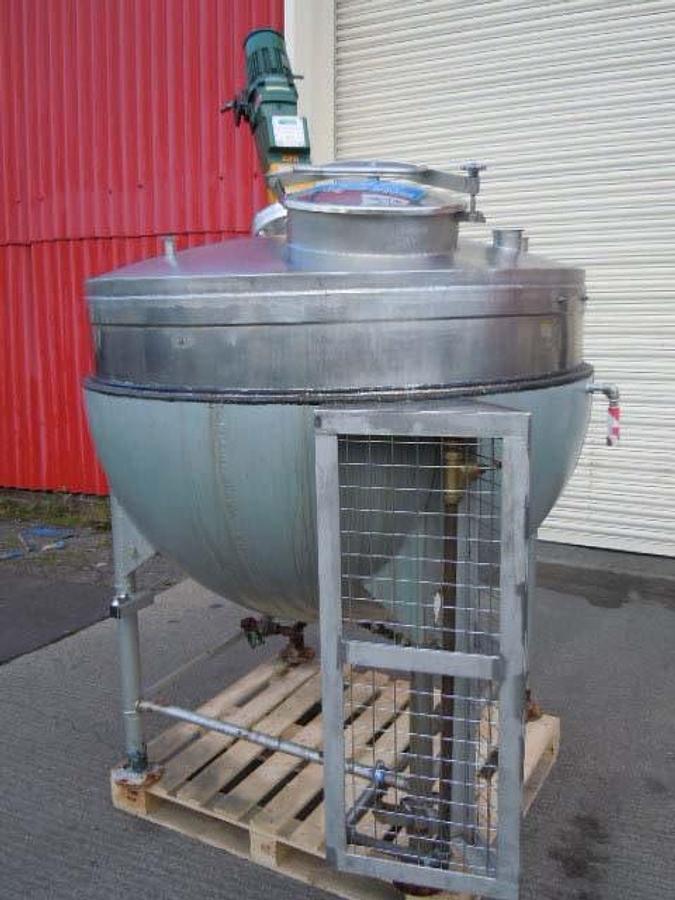 Used GIUSTI hemispherical mixing vessel