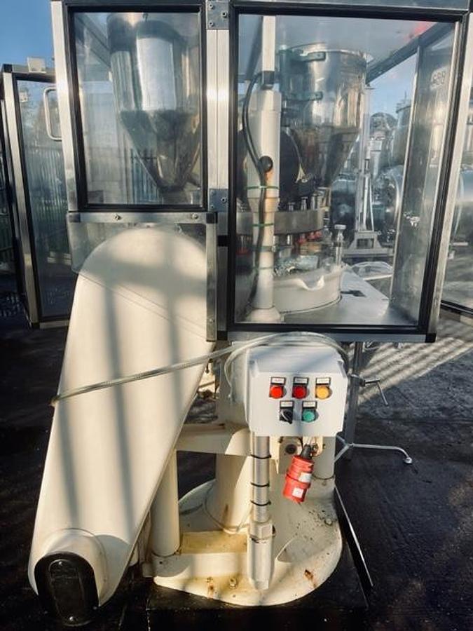 Used Ref 2210 Manesty BB3B 27 station Rotary Tablet Press