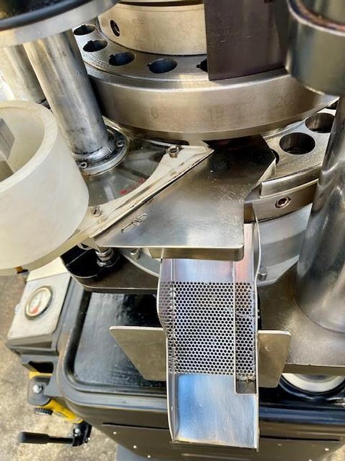 Used Manesty Express D tablet press
