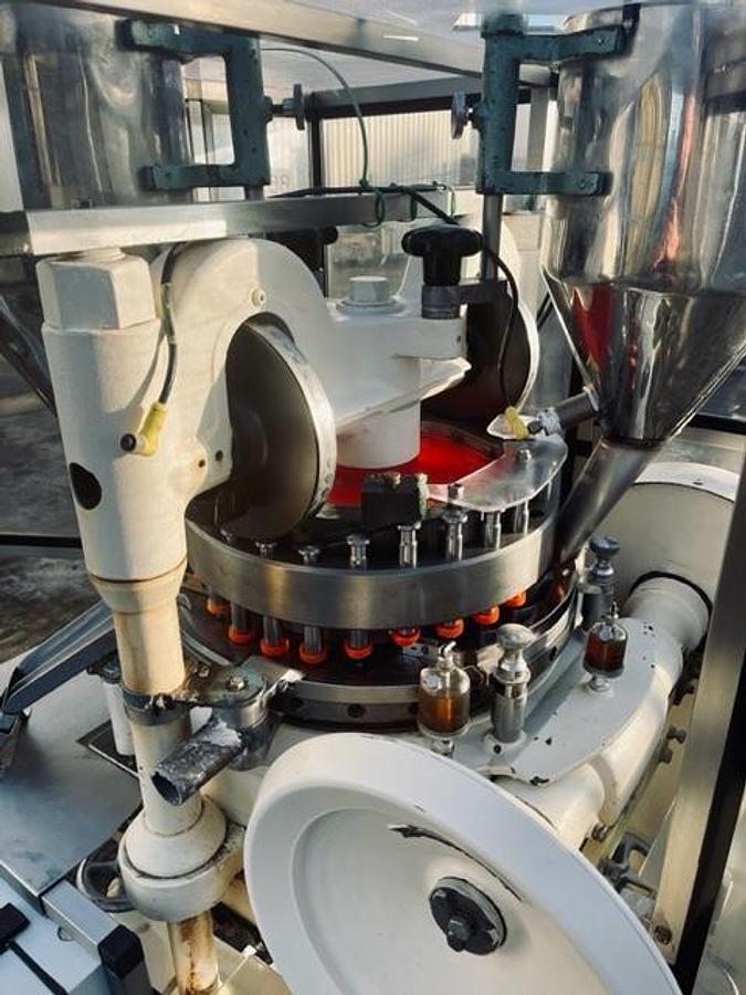 Used Ref 2210 Manesty BB3B 27 station Rotary Tablet Press