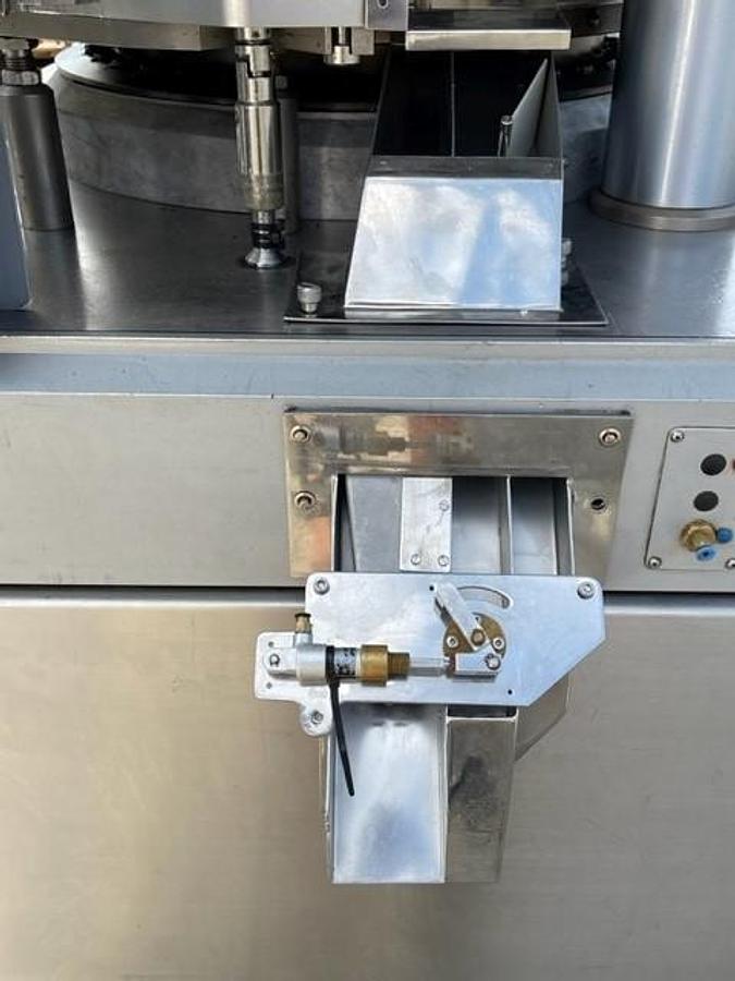 Used Manesty Novapress 2 37 station D tablet press
