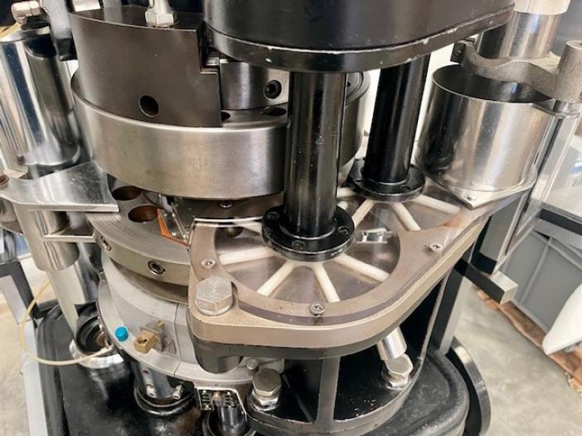 Used Manesty 16 station Betapress