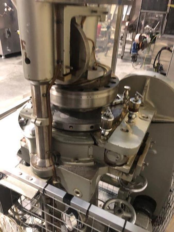 Used D3B  16 station tablet press