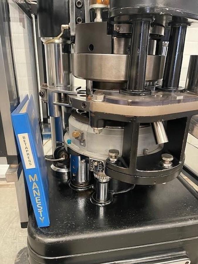 Used Manesty 16 station Betapress