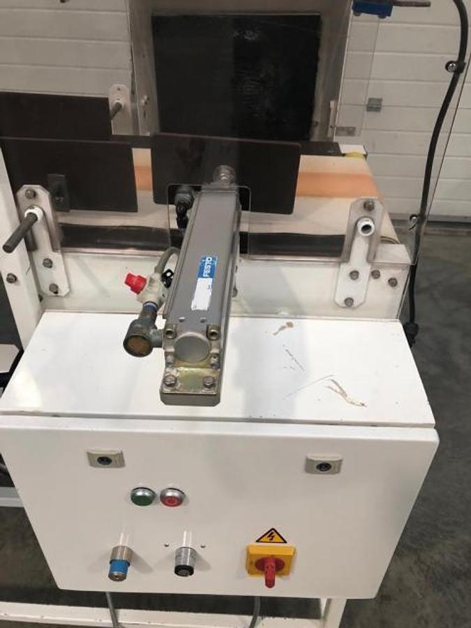 Used Goring Kerr ThermoScientific belt metal detector