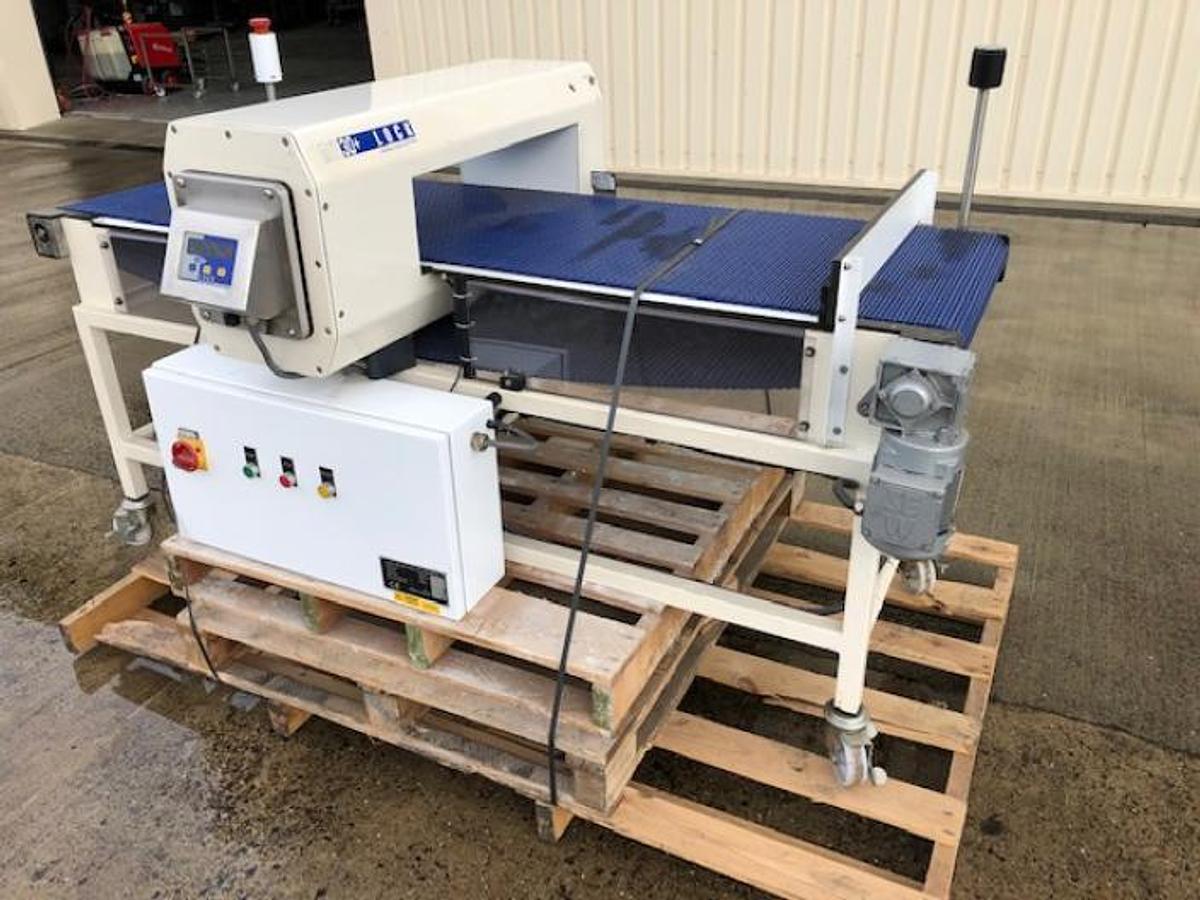 Used Lock MET30 belt metal detector