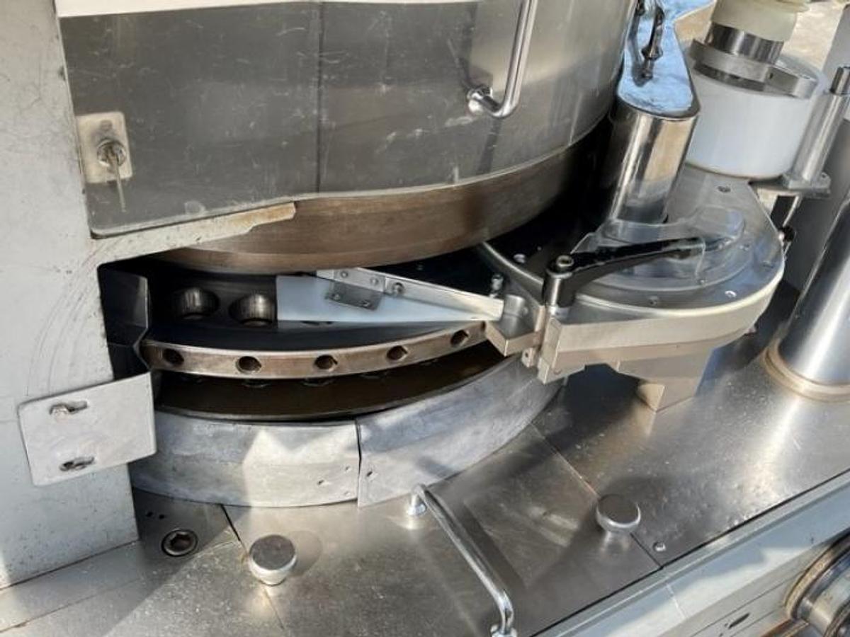 Used Manesty Novapress 2 37 station D tablet press