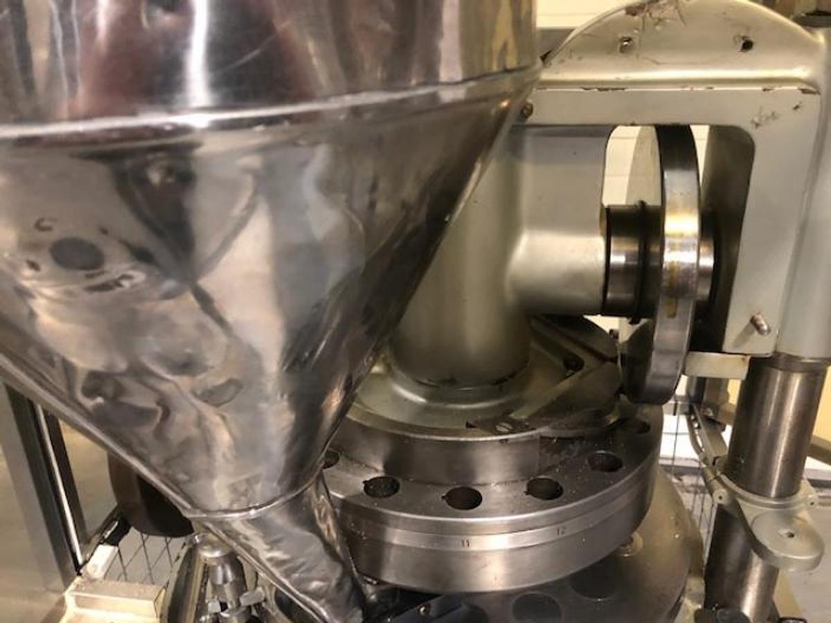 Used D3B  16 station tablet press