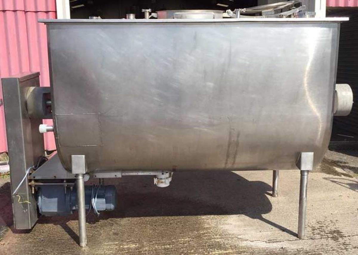 Used Stainless steel paddle blender, gross capacity 3026 litres