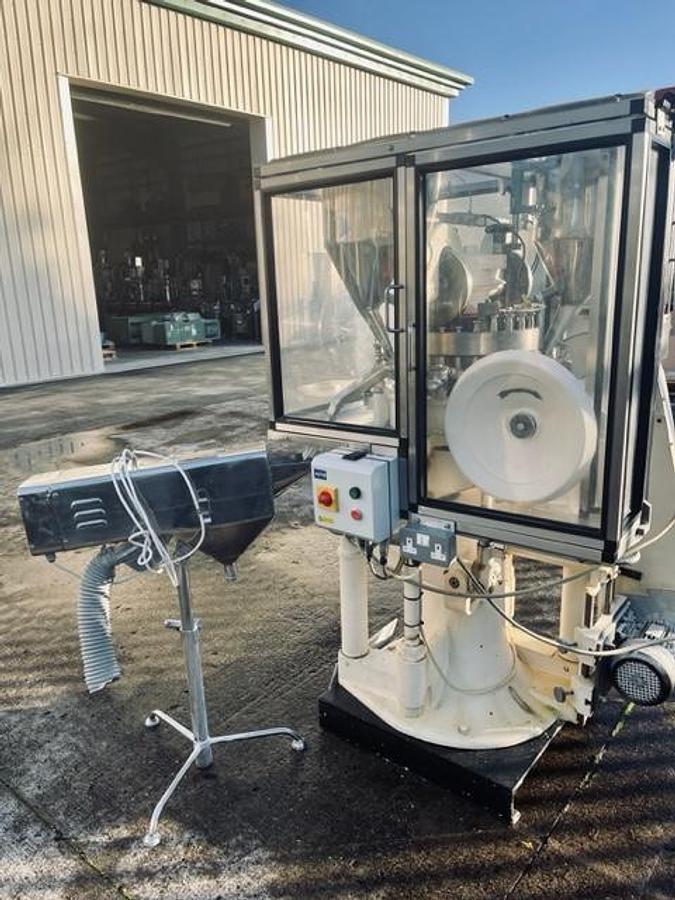 Used Ref 2210 Manesty BB3B 27 station Rotary Tablet Press